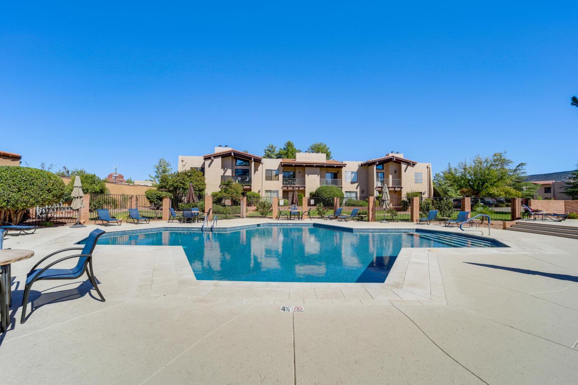 Mtn Views, Balcony And Hot Tub Access Apartment *
